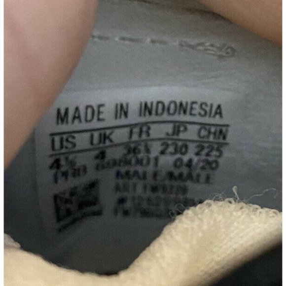 Adidas Predator Men's 4.5 Soccer Cleats Black White Gold FW9220 - Picture 12 of 12